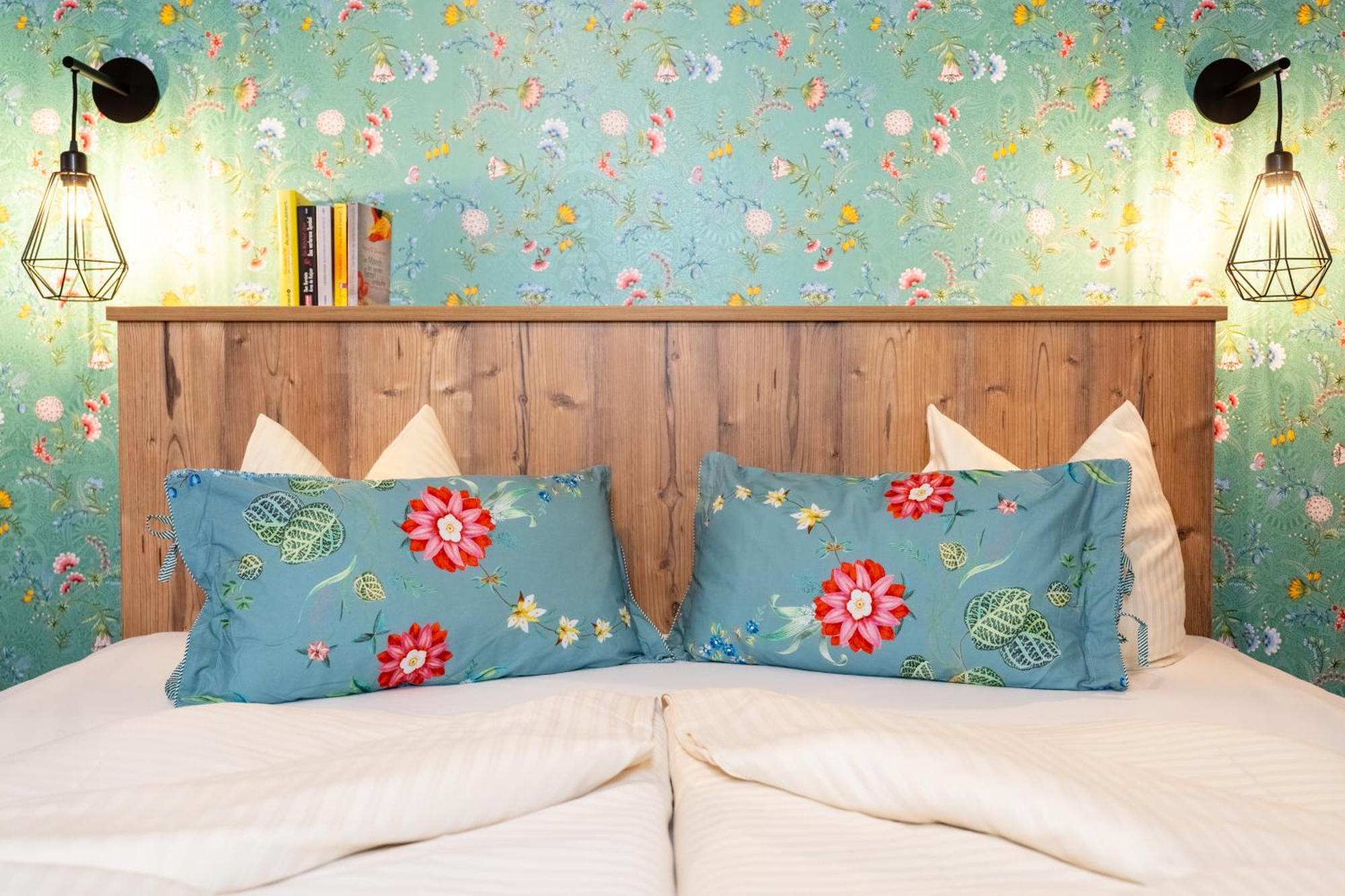 רויטה Hotel Krone Tirol מראה חיצוני תמונה