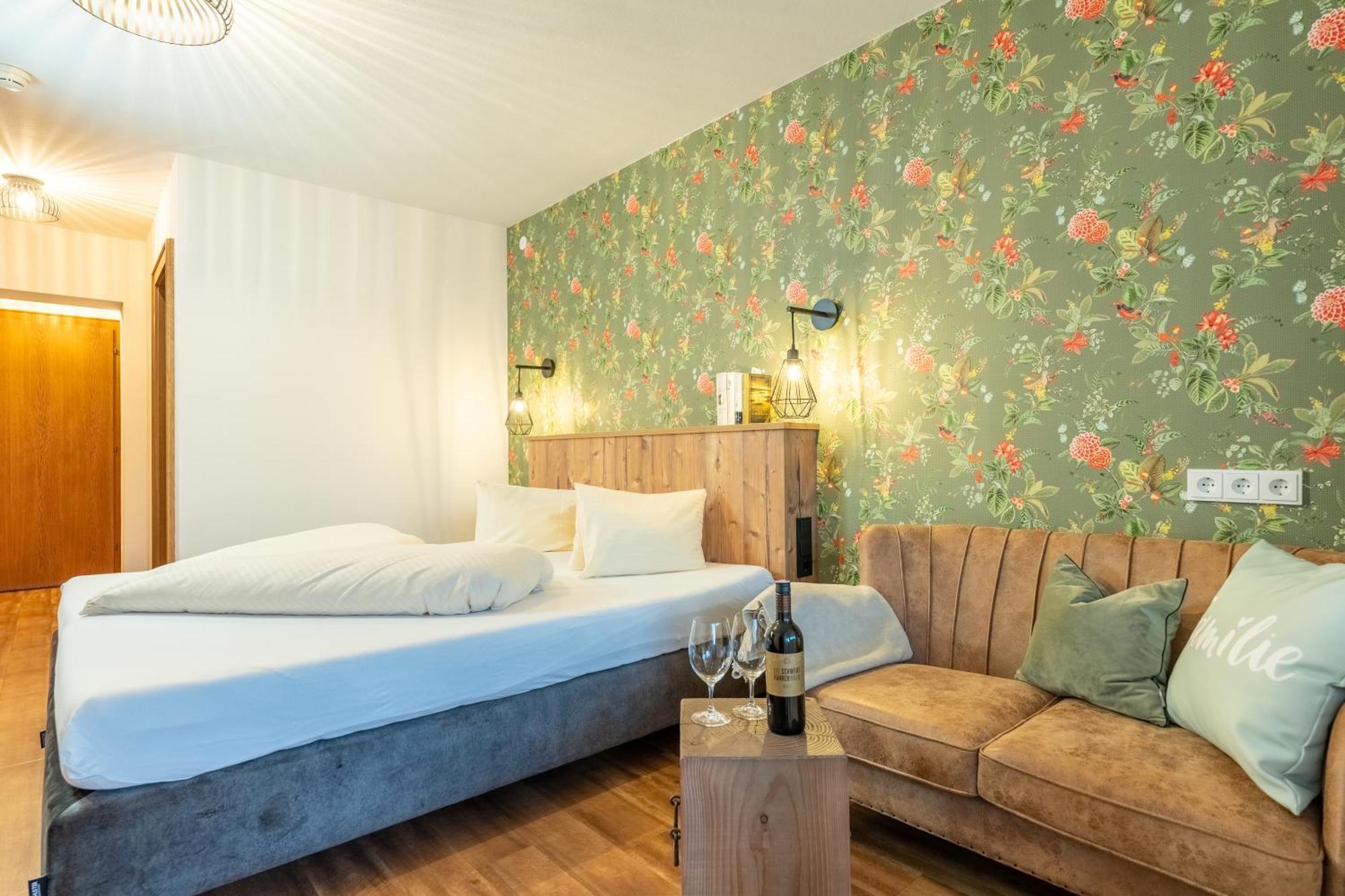 רויטה Hotel Krone Tirol מראה חיצוני תמונה