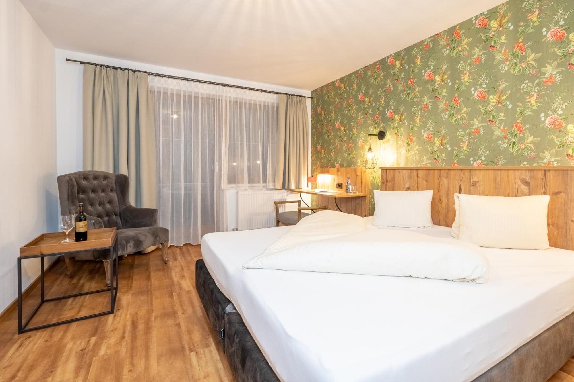 רויטה Hotel Krone Tirol מראה חיצוני תמונה