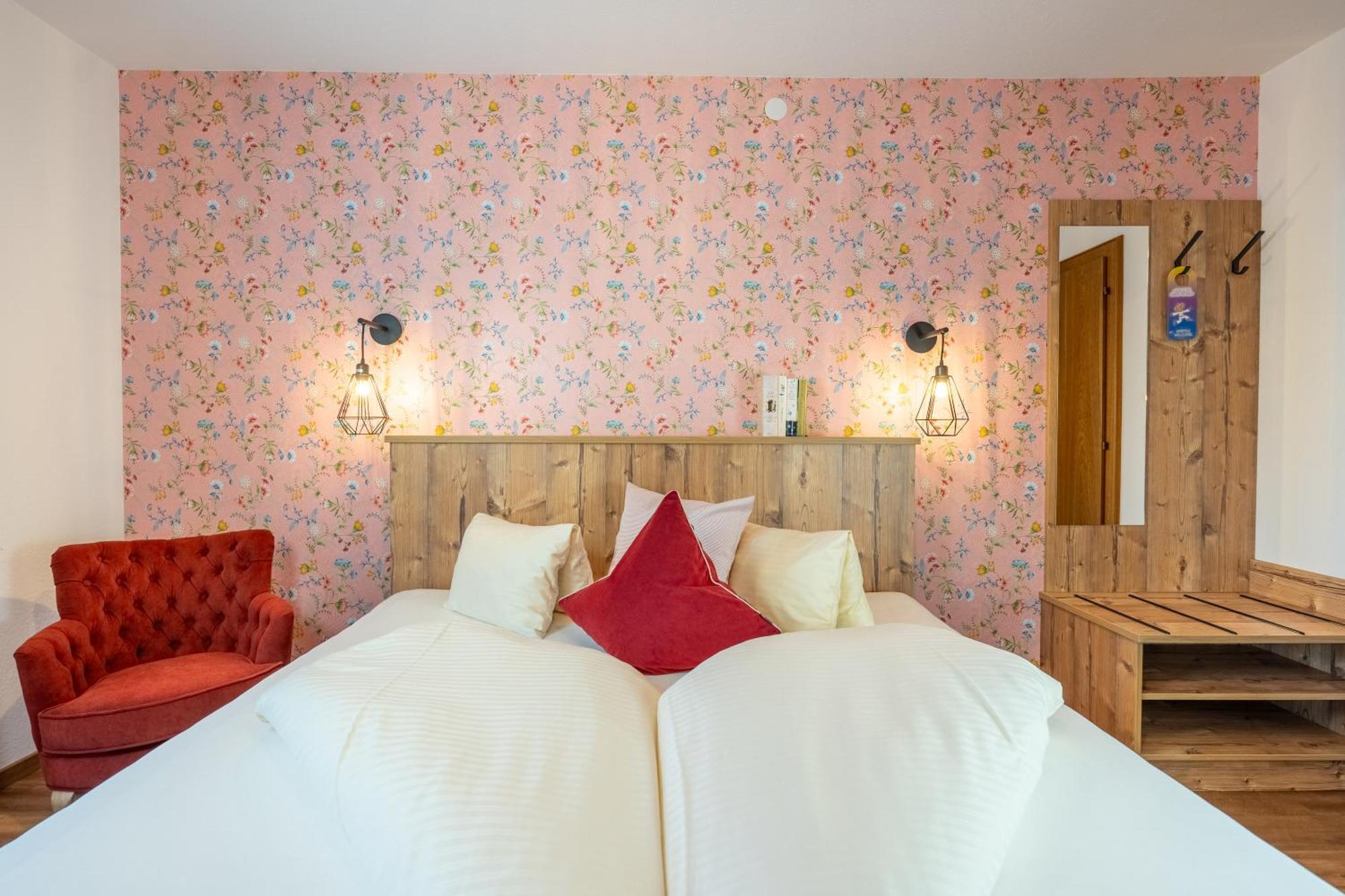 רויטה Hotel Krone Tirol מראה חיצוני תמונה