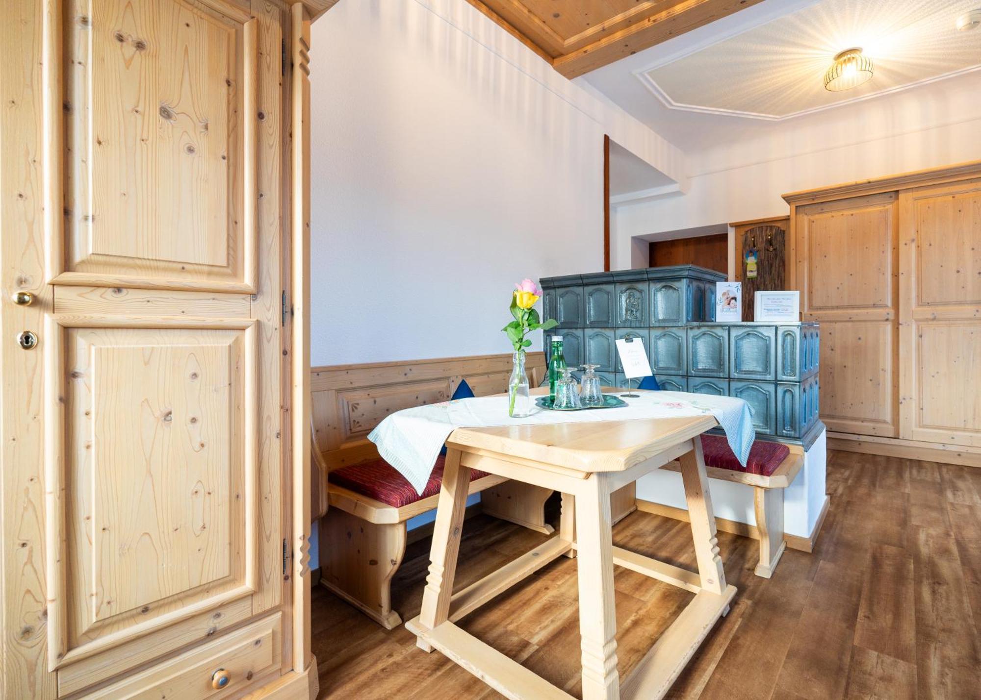 רויטה Hotel Krone Tirol מראה חיצוני תמונה